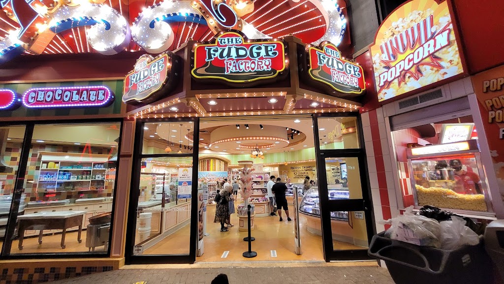 Cosmic Coaster - 4868 Clifton Hill, Niagara Falls, ON L2G 3N4, Canada