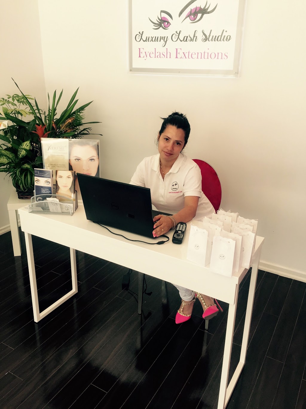 Luxury Lash Studio | 336 Kingston Rd, Toronto, ON M4L 1T7, Canada | Phone: (289) 980-2545