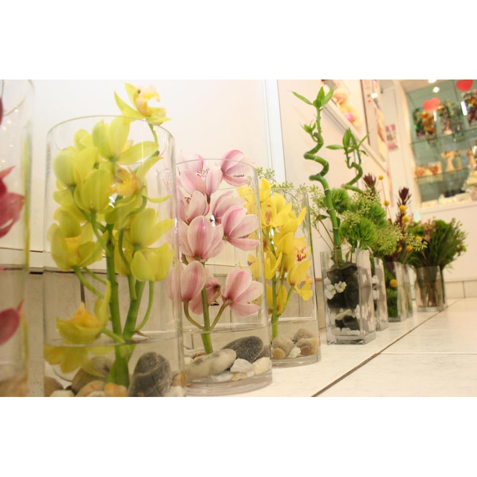 A Touch Of Petals | 2000 Airport Rd NE, Calgary, AB T2E 6W5, Canada | Phone: (403) 777-1888