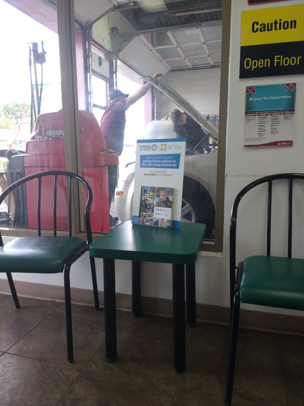 Jiffylube | 536 Niagara St, Welland, ON L3C 1L8, Canada | Phone: (905) 734-4458