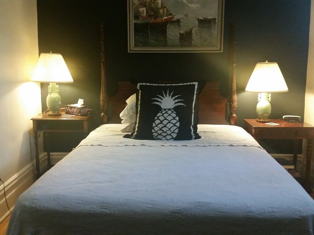Ashbury House Bed & Breakfast | 303 First Ave, Ottawa, ON K1S 2G7, Canada | Phone: (613) 234-4757