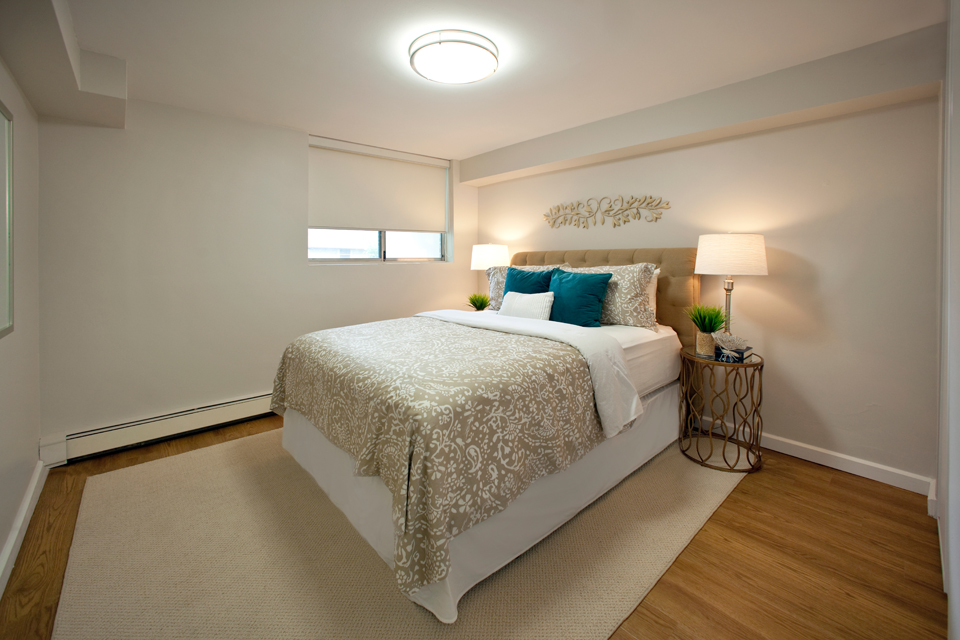 Lord Simcoe Apartments | 4982 Crysler Ave, Niagara Falls, ON L2E 7B4, Canada | Phone: (905) 374-2290