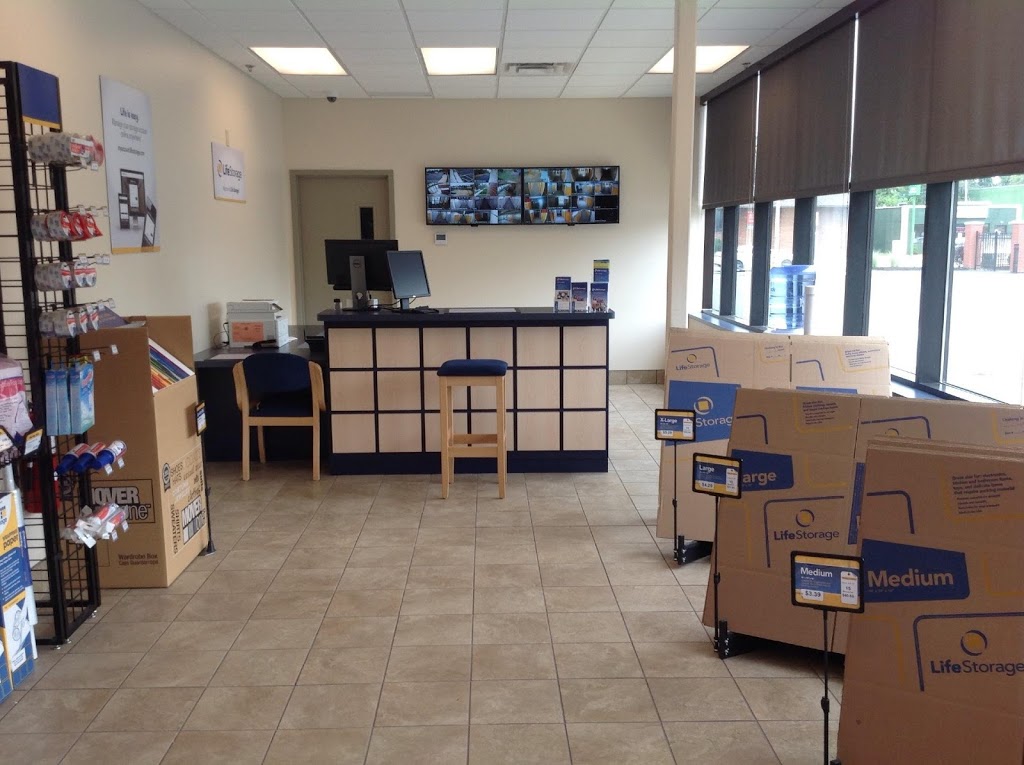 Life Storage | 400 Kenmore Ave, Kenmore, NY 14223, USA | Phone: (716) 389-1343