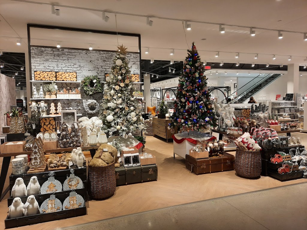 Hudsons Bay | 5401 Bd des Galeries, Québec, QC G2K 1N4, Canada | Phone: (418) 627-5922