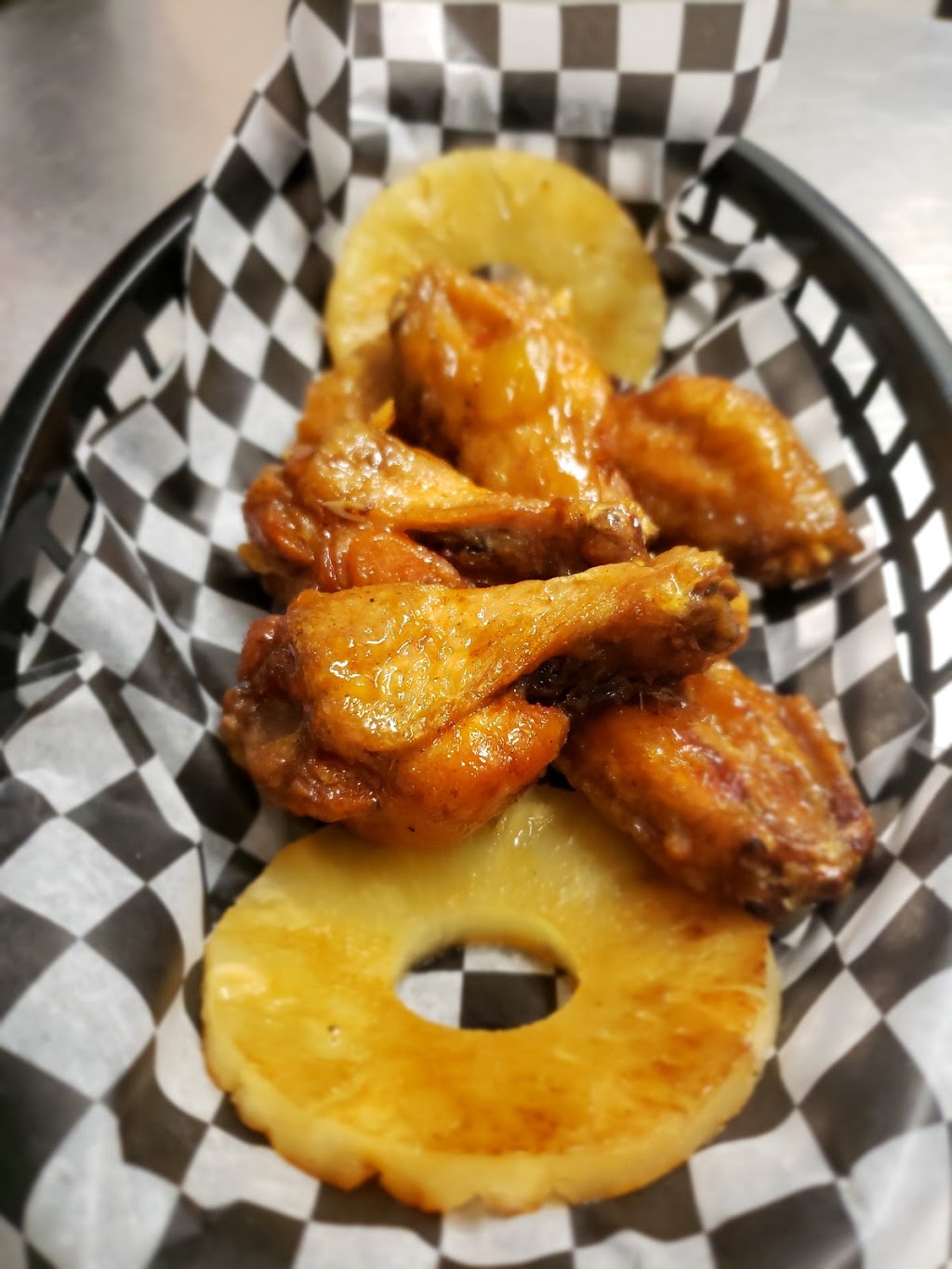 twings | 334 Rue Saint-Jacques, Lachine, QC H8R 1E2, Canada | Phone: (514) 543-9464