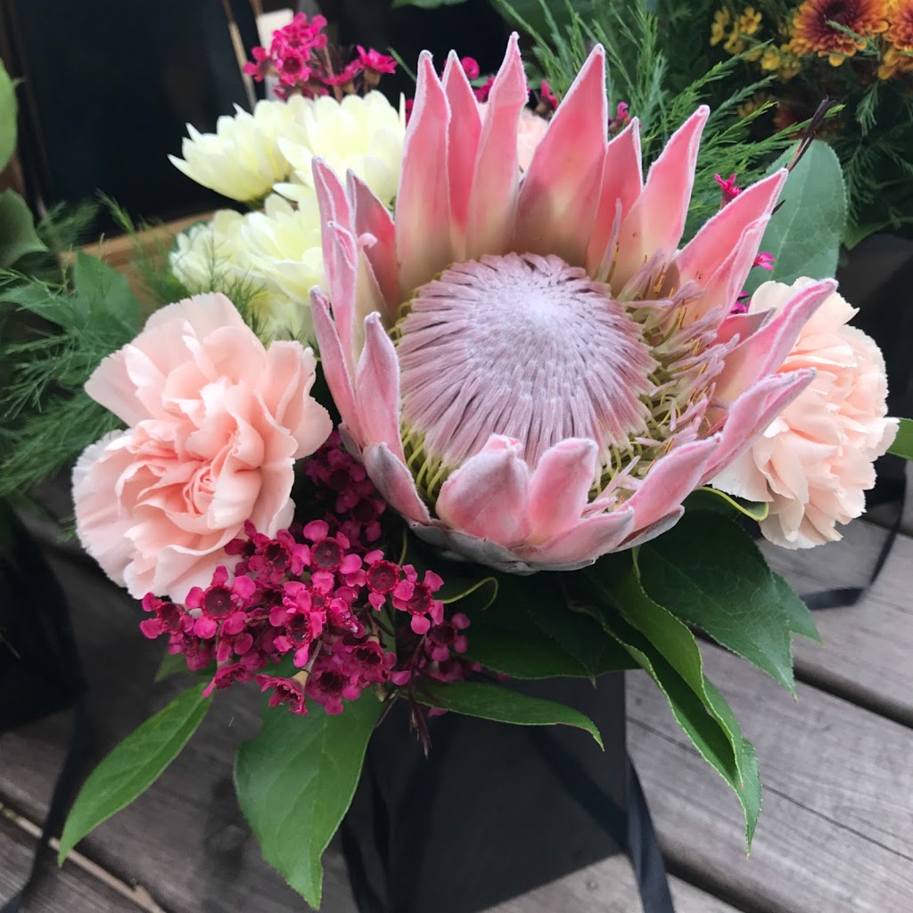 Des Fleurs et Des Soins | 539 Boulevard Rosemont, Montréal, QC H2S 1Z4, Canada | Phone: (514) 270-2555