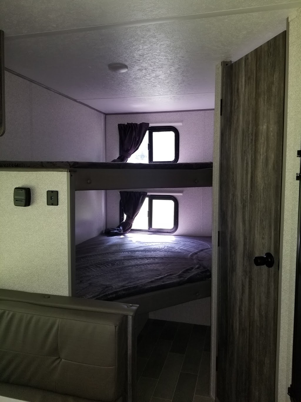 Totally Hitched Travel Trailer Rental | 32 Hillview Crescent, Midhurst, ON L9X 1N4, Canada | Phone: (289) 338-6122
