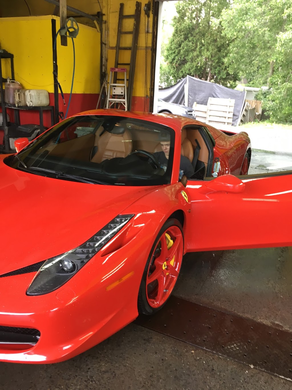 Lave Auto Ferrari | 145 Boul Labelle, Rosemère, QC J7A 2H2, Canada | Phone: (450) 979-9678