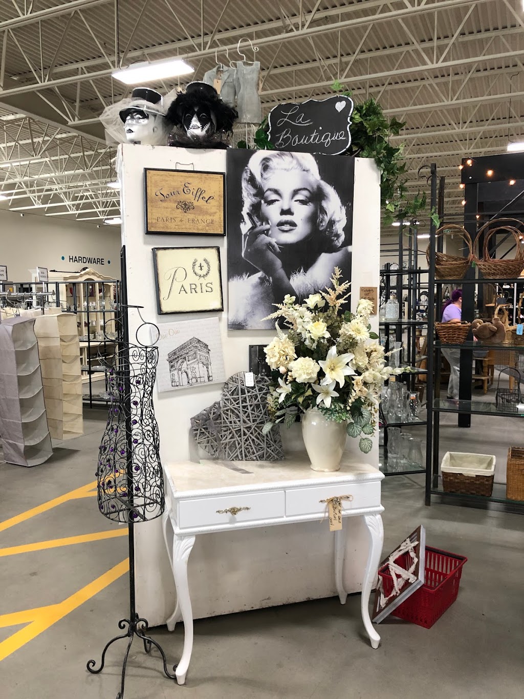 MCC Centre Thrift Shop | 33933 Gladys Ave, Abbotsford, BC V2S 2E8, Canada | Phone: (604) 854-2062