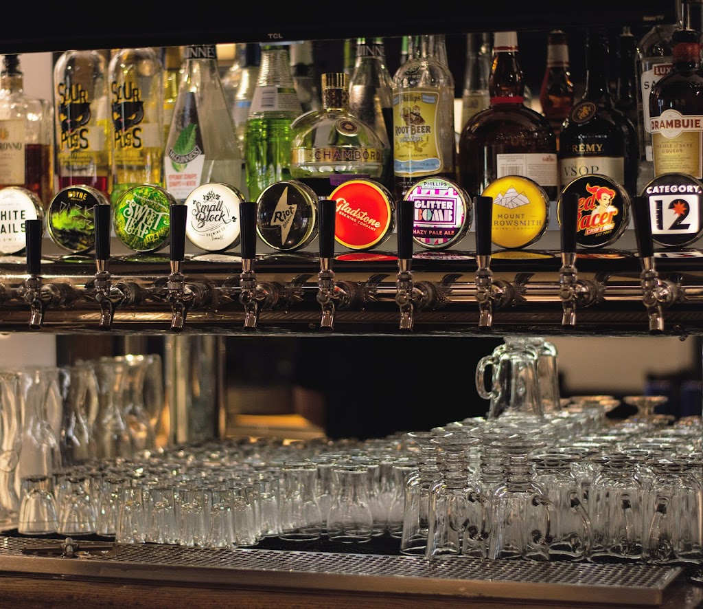 The Oak Taphouse | 3287 Cowichan Lake Rd, Duncan, BC V9L 4C1, Canada | Phone: (250) 856-0899