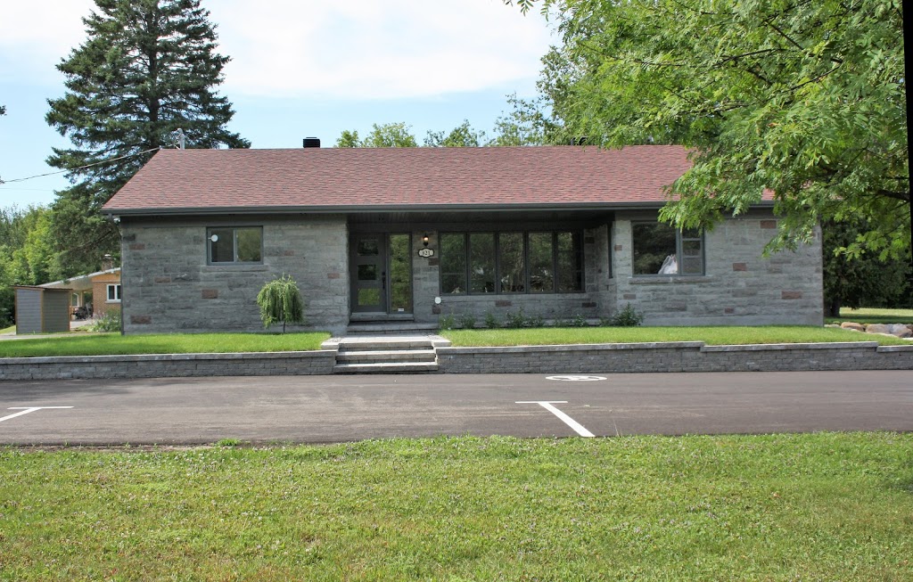 Yonicascade | 821 Ch des Hauteurs, Saint-Hippolyte, QC J8A 1J2, Canada | Phone: (514) 804-0613