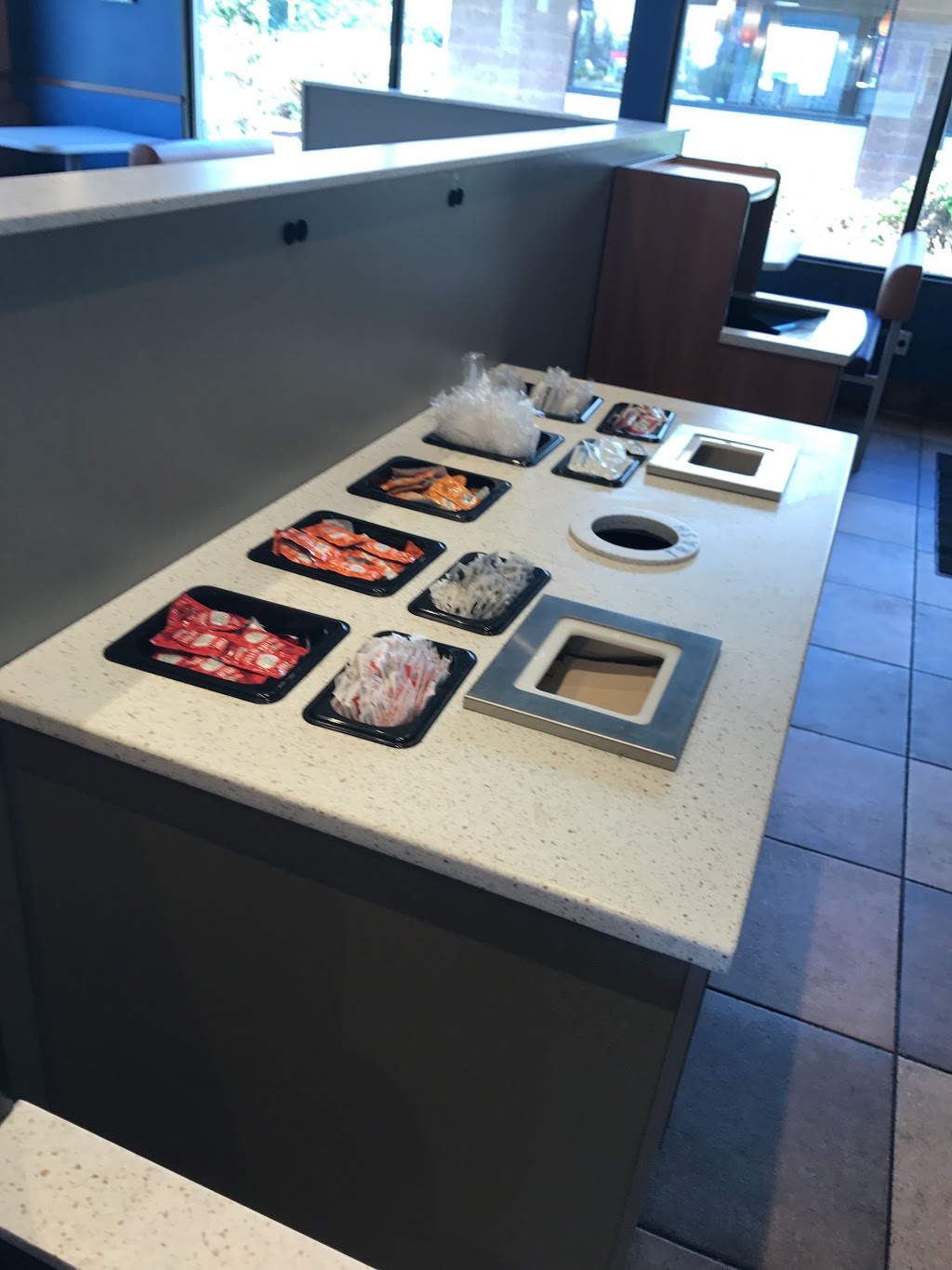 Taco Bell | 1790 Huron Church Rd, Windsor, ON N9C 2L4, Canada | Phone: (519) 977-0662
