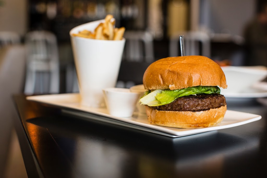 Bistro 19 | 160 Rue du Golf, Gatineau, QC J9J 0R1, Canada | Phone: (819) 557-4411