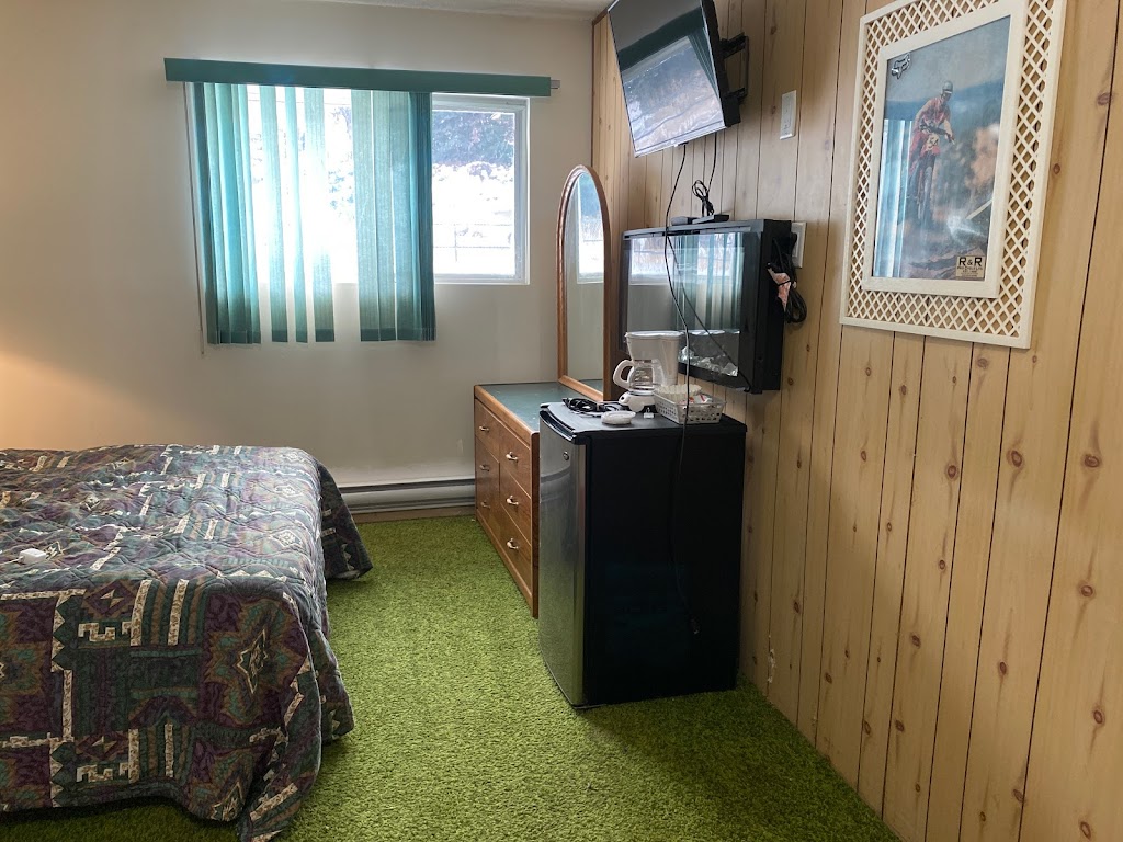 Gold Bridge Hotel | 6 Fergusson Ave, Gold Bridge, BC V0K 1P0, Canada | Phone: (250) 238-2343