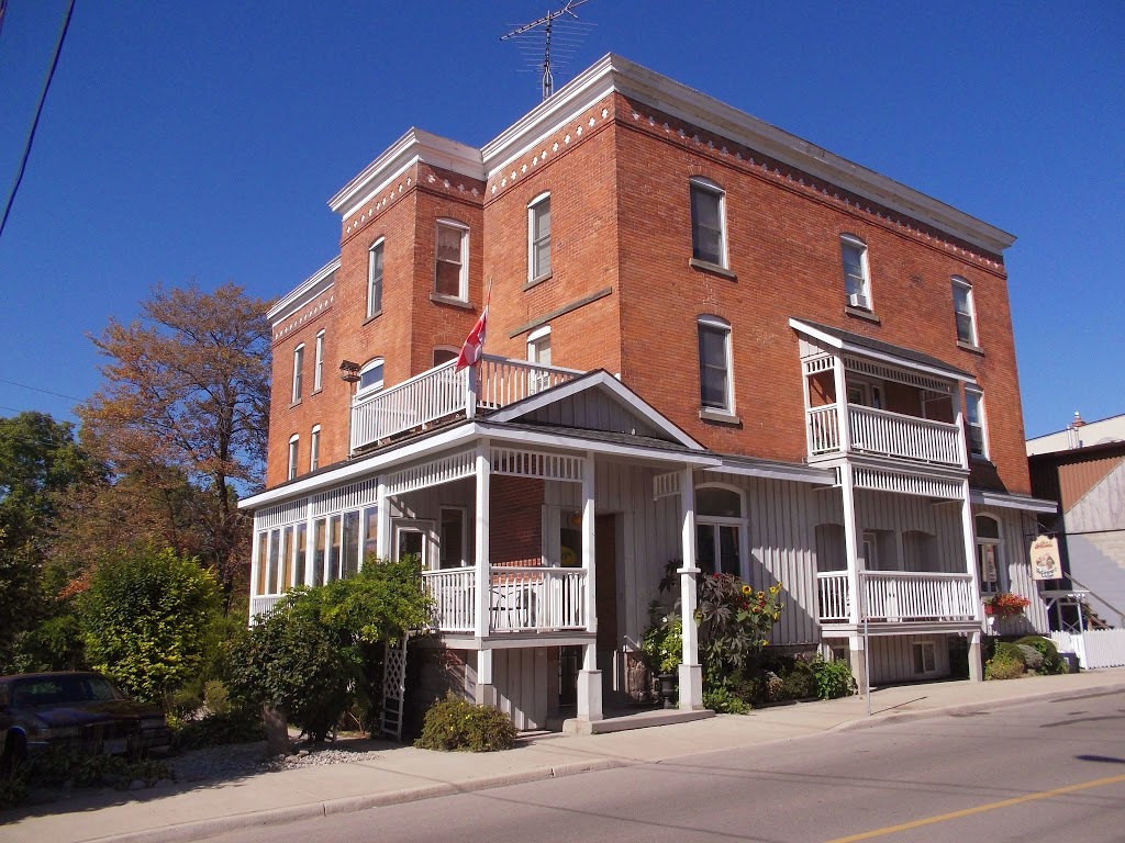 Golden Pond Retirement Lodge | 39 Alice St, Waterford, ON N0E 1Y0, Canada | Phone: (519) 443-4522