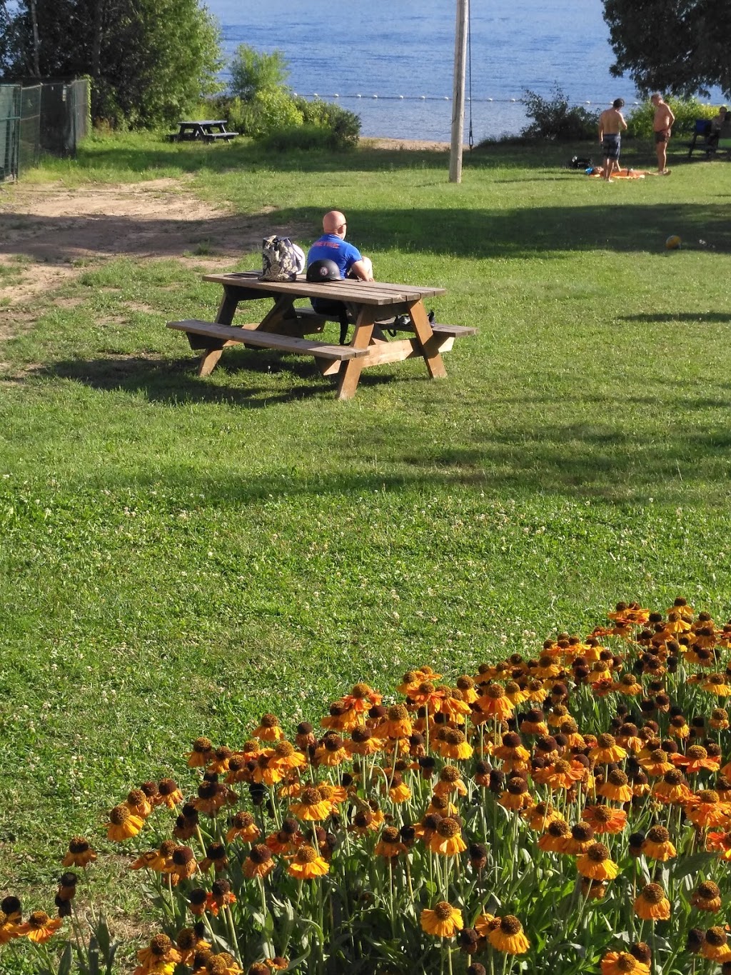 Plage Sainte-Lucie | 20 Rue Larocque O, Sainte-Agathe-des-Monts, QC J8C 1A2, Canada | Phone: (819) 326-0457
