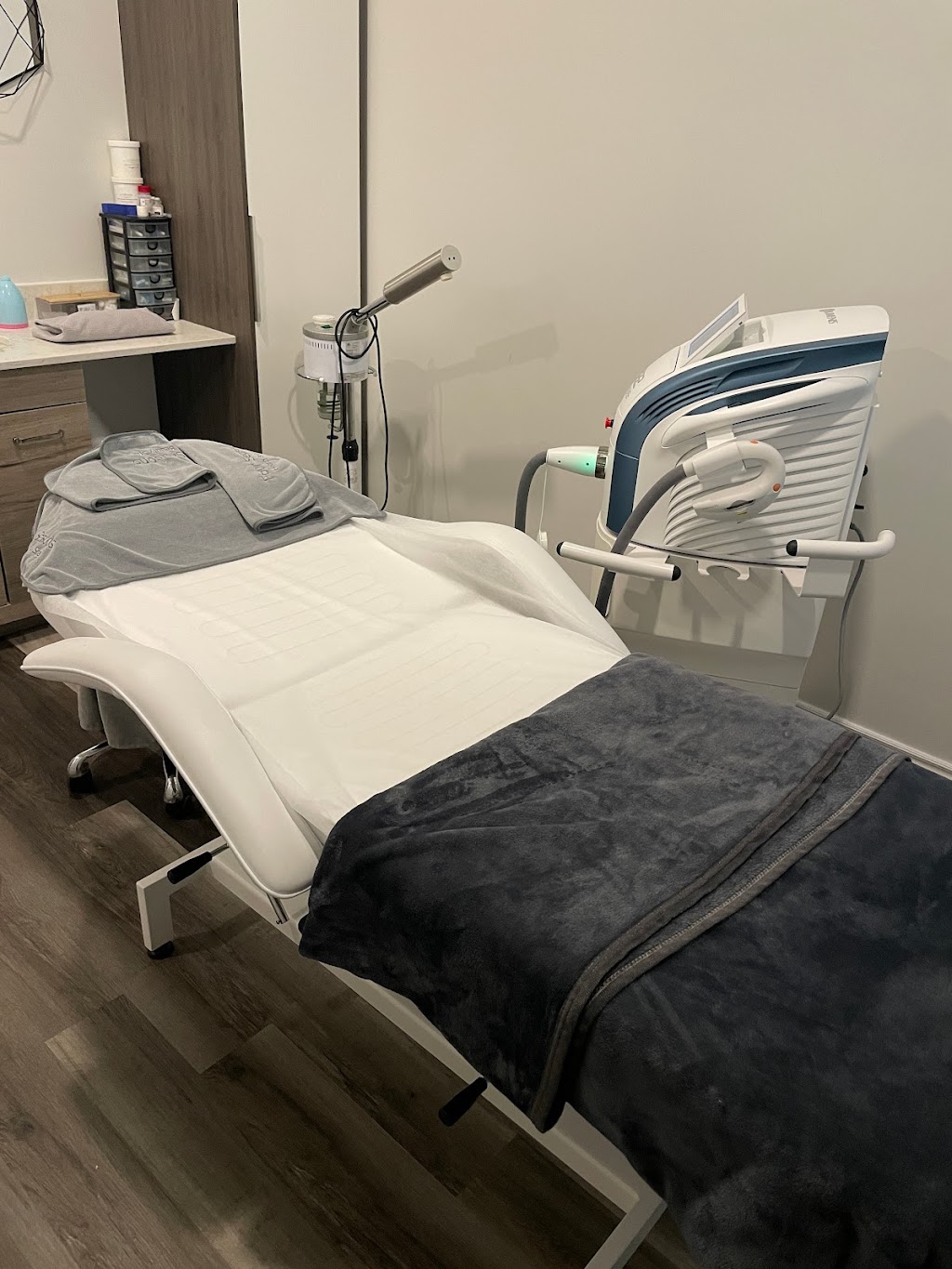 Four Seasons Health Beauty Spa | CA ON, 160 East Beaver Creek Rd Unit 1 Richmond Hill, ON L4B 3L4, Canada | Phone: (647) 716-5658