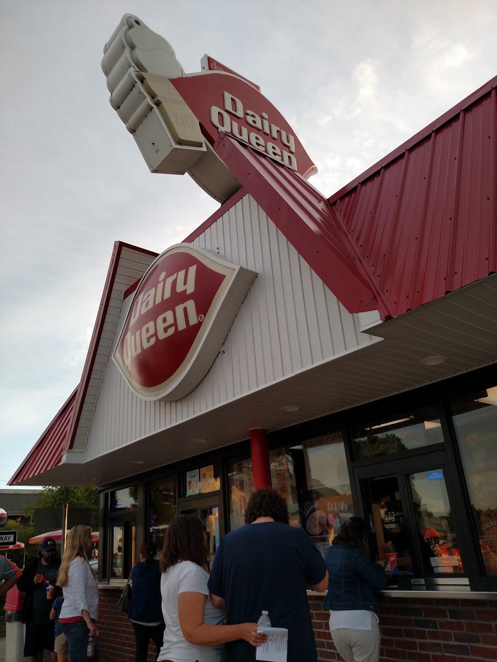 Dairy Queen (Treat) | 1307 St Clair River Dr, Algonac, MI 48001, USA | Phone: (810) 794-7000