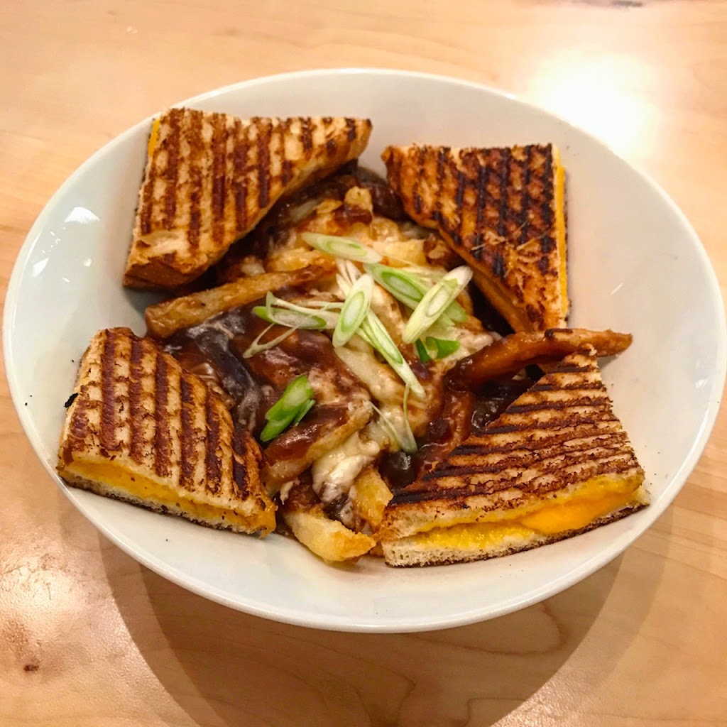 Elna Bistro | 6900 Boulevard Décarie m240, Côte Saint-Luc, QC H3X 2T8, Canada | Phone: (514) 564-3562