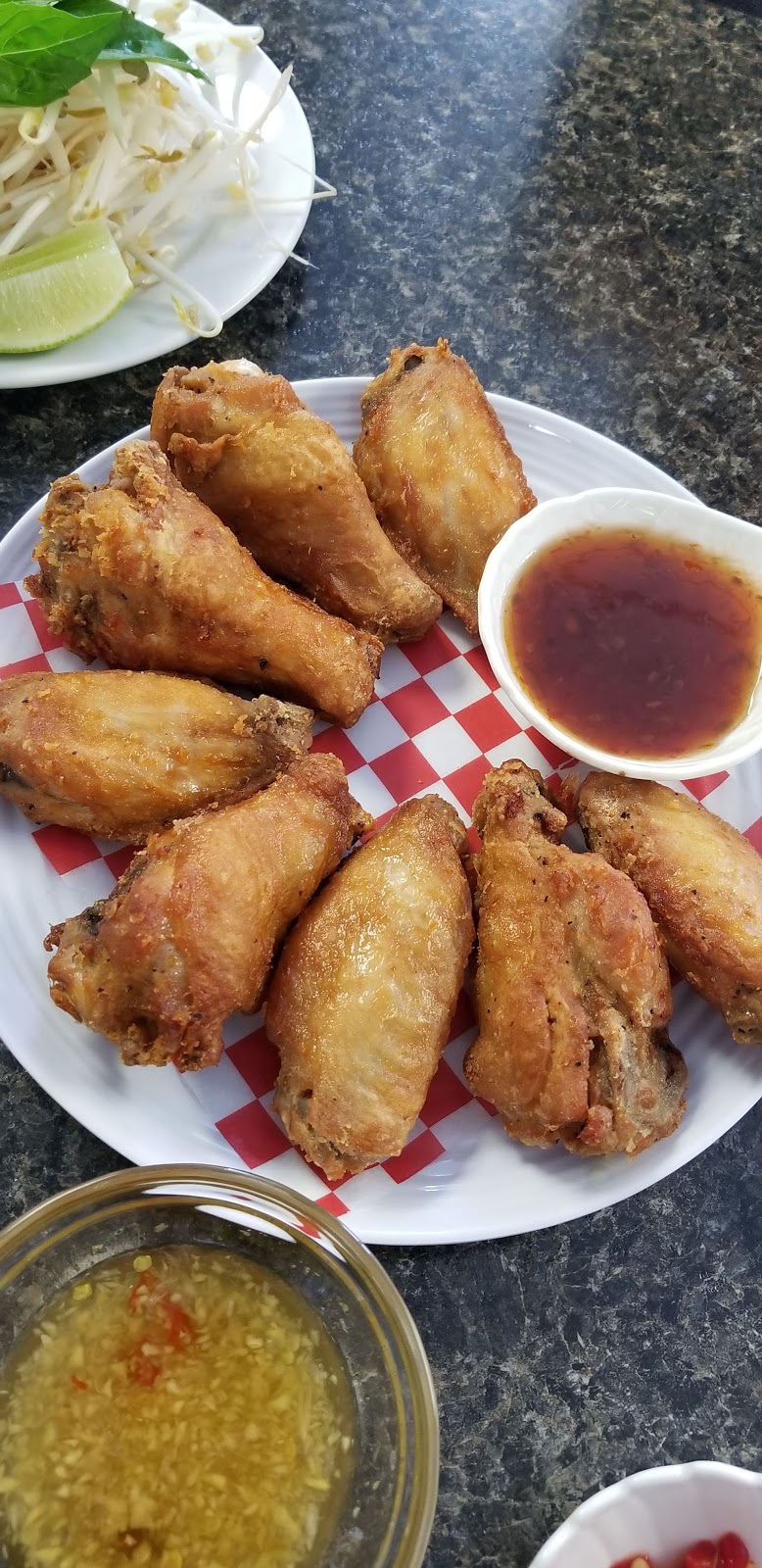 Pha Le Restaurant | 2115 27 Ave NE, Calgary, AB T2E 7E4, Canada | Phone: (403) 291-3661