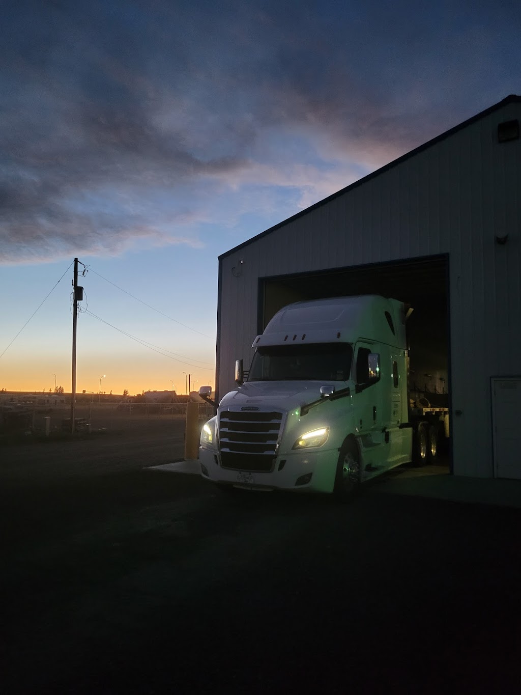 Truck RV Carwash | 209 8 Ave NW, Milk River, AB T0K 1M0, Canada | Phone: (403) 647-3900