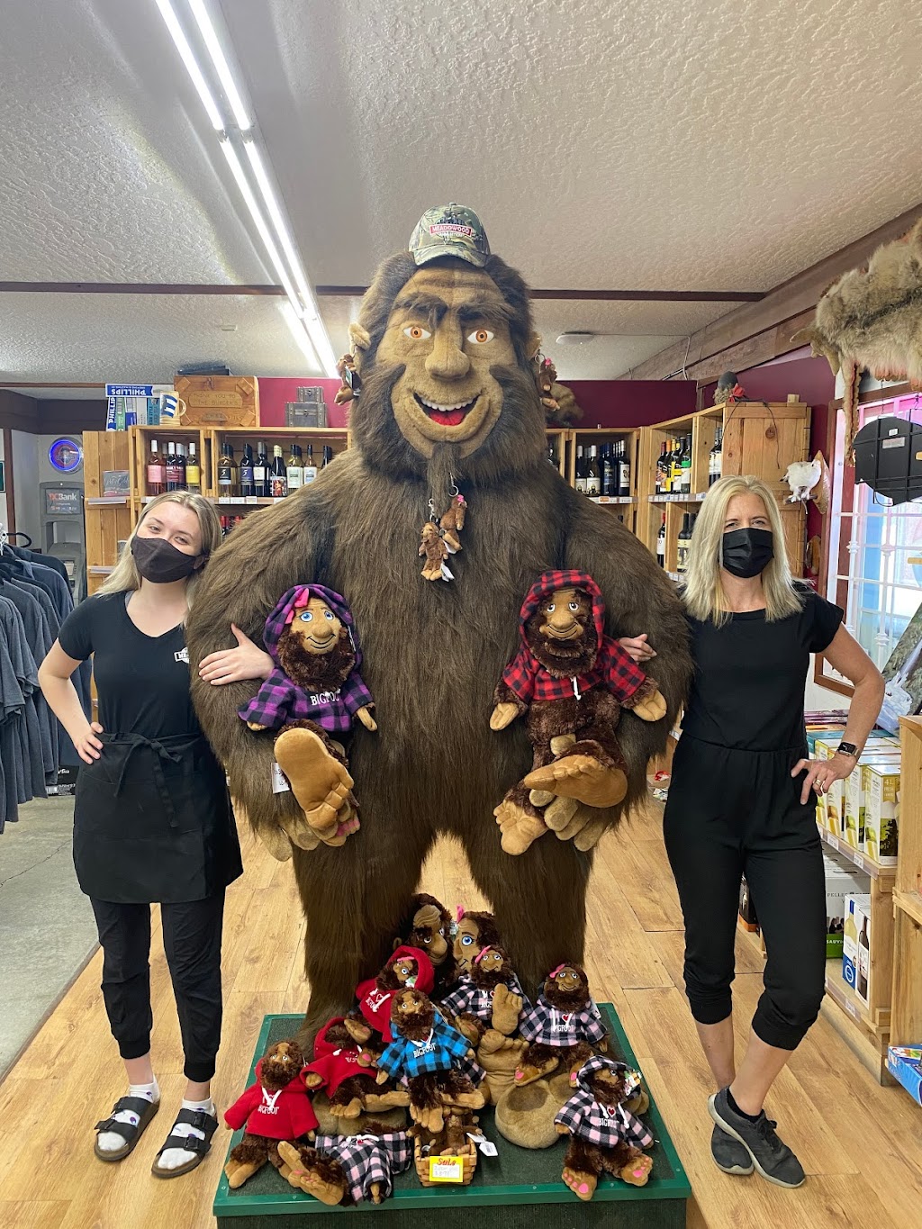 Meadowood General Store & Liquor Agency | 1221 Meadowood Way, Qualicum Beach, BC V9K 2S4, Canada | Phone: (250) 752-7108