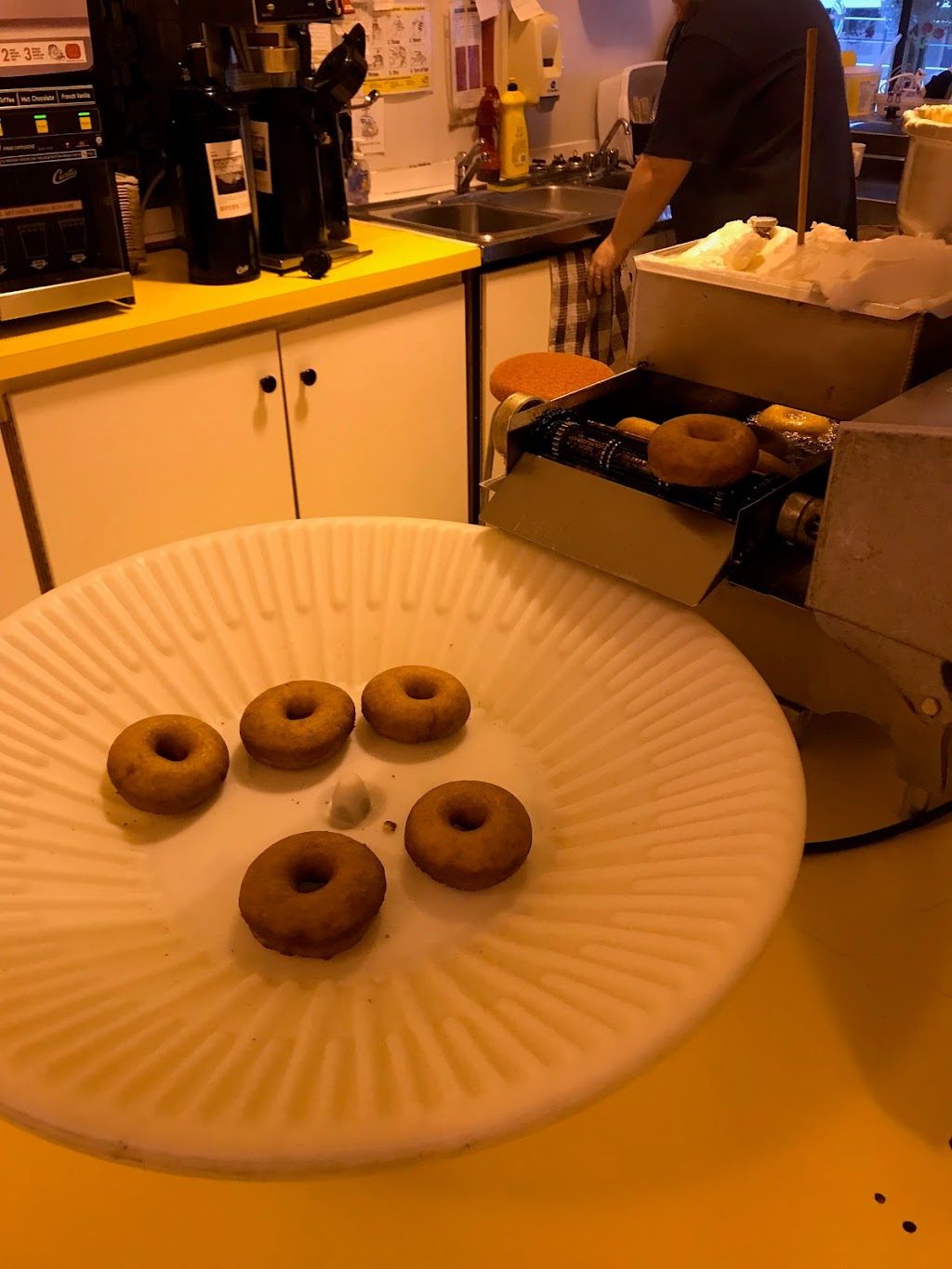 The Donut Shop | 5440 Argyle St, Port Alberni, BC V9Y 1T7, Canada | Phone: (250) 723-2213