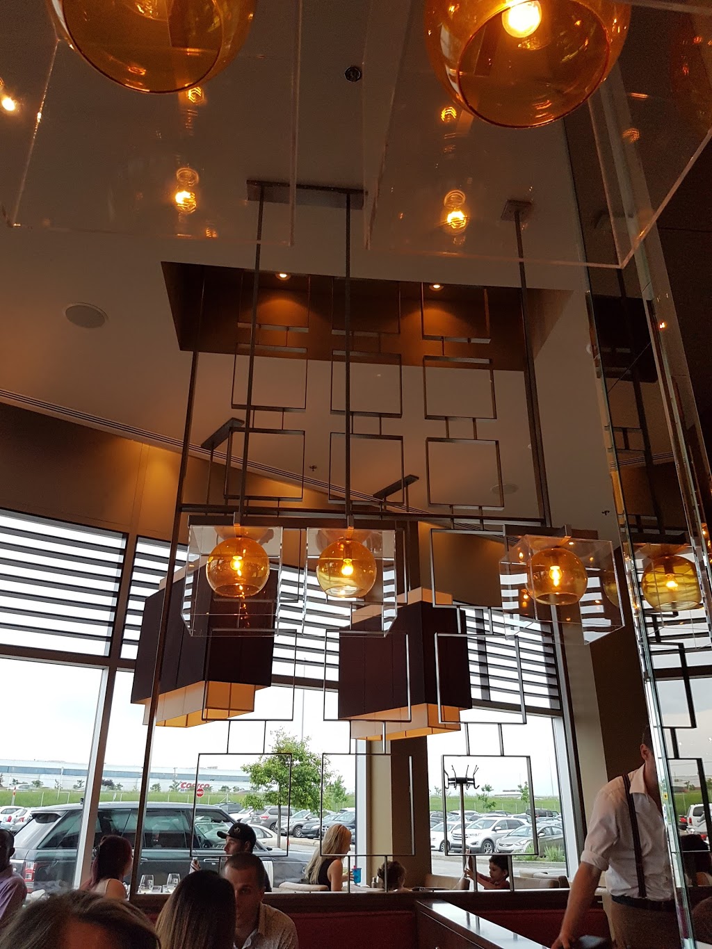 Table 51 | 3035 Boulevard le Carrefour, Laval, QC H7T 1C8, Canada | Phone: (450) 781-8851