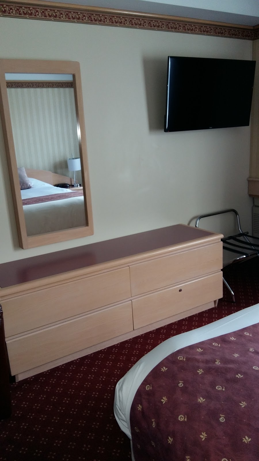 Suites De Laviolette | 7201 Rue Notre Dame O, Trois-Rivières, QC G9B 1W2, Canada | Phone: (819) 377-4747