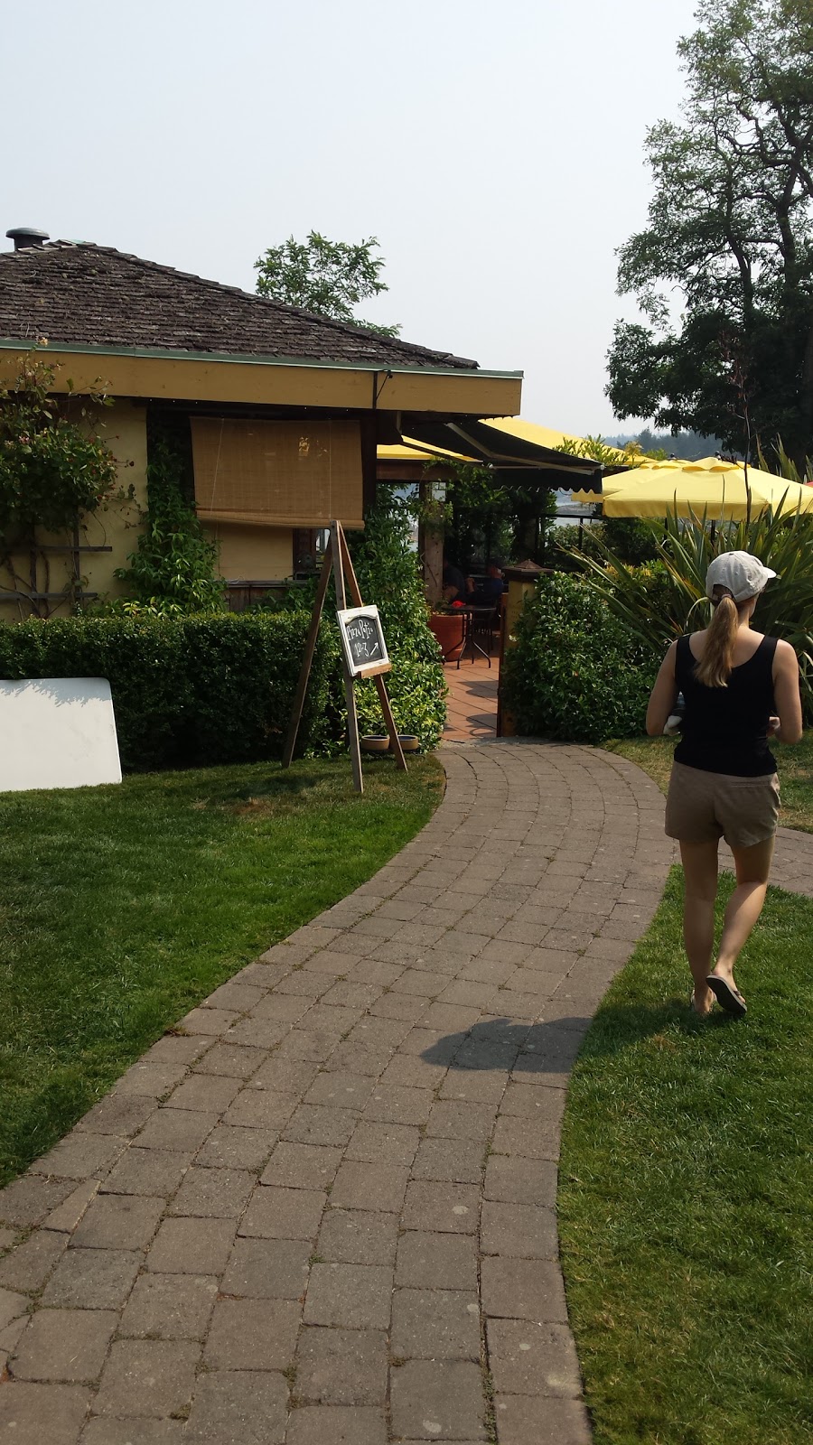 Wood-Fired Pizza at Galiano Inn | 134 Madrona Dr, Galiano Island, BC V0N 1P0, Canada | Phone: (250) 539-3388