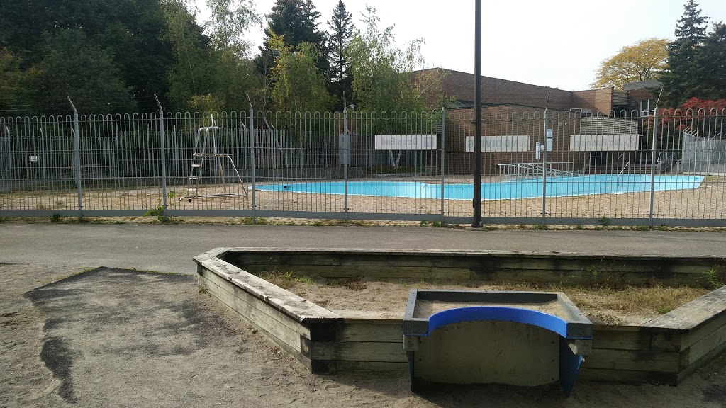 Northwood Swimming Pool | 15 Clubhouse Ct, North York, ON M3L 2K5, Canada | Phone: (416) 395-6695