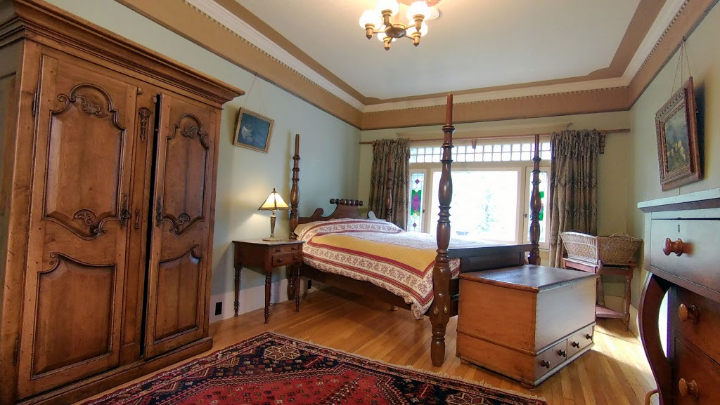 The Craftsman House | 24 White Crescent, Bragg Creek, AB T0L 0K0, Canada | Phone: (403) 949-3655