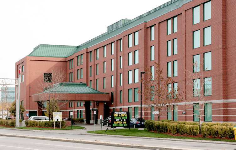 Hampton Inn by Hilton Ottawa | 100 Coventry Rd, Ottawa, ON K1K 4S3, Canada | Phone: (613) 741-2300