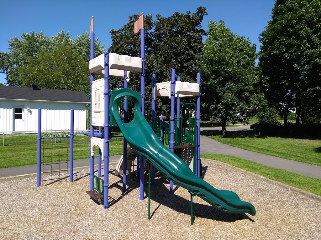 Chalet Kirkland | 81 Rue Park Ridge, Kirkland, QC H9J 1P9, Canada