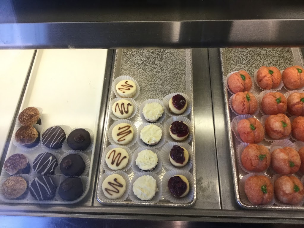 Aurora Pastry | 839 Erie St E, Windsor, ON N9A 3Y5, Canada | Phone: (519) 256-8801