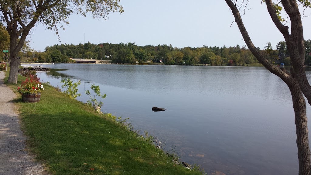 The Lakehouse in Calabogie | 508 Blake St, Calabogie, ON K0J 1H0, Canada | Phone: (613) 752-1234