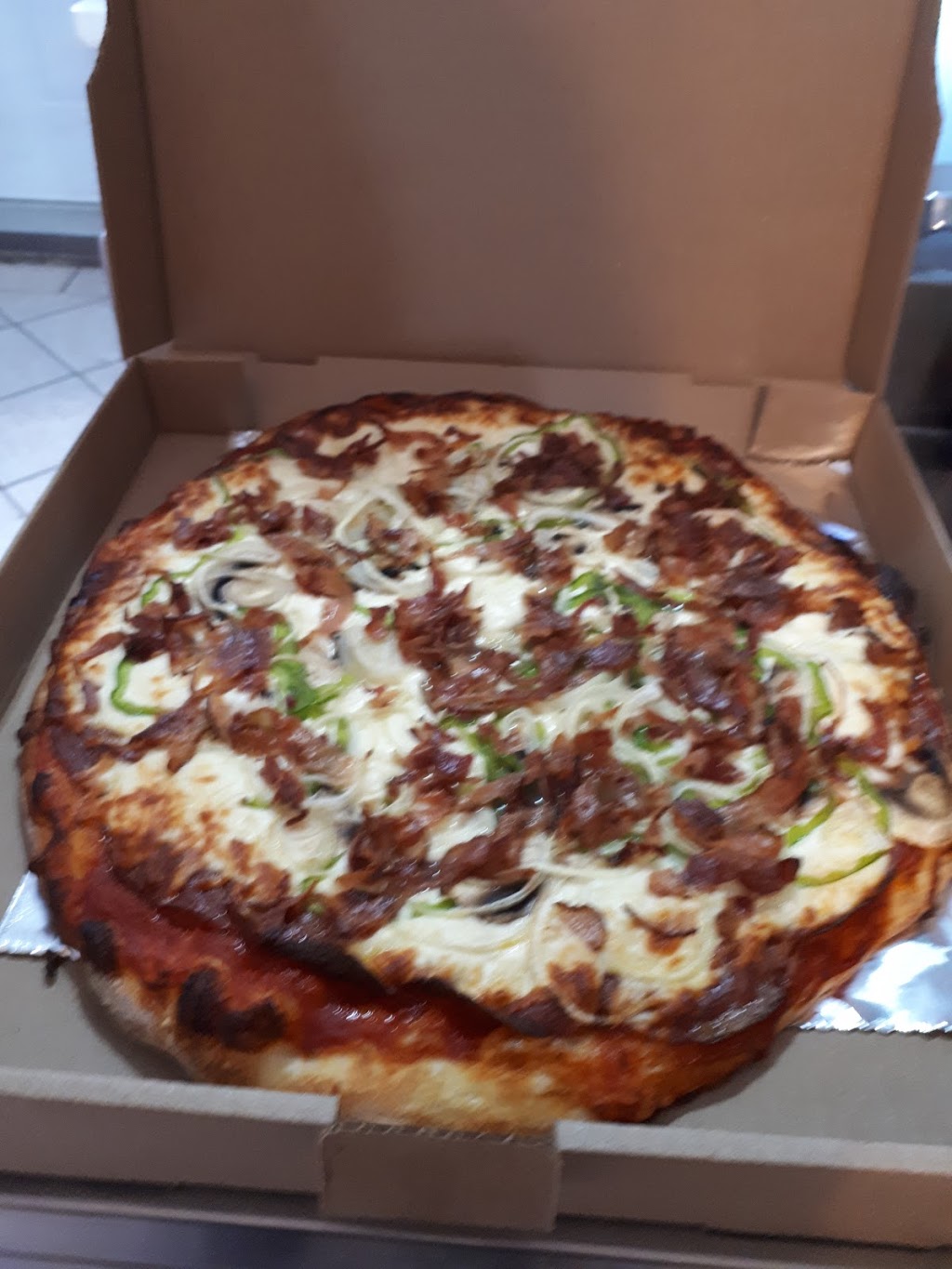 Chez Véro Pizzeria & prêts-à-manger | 280 Avenue Centrale N, Stratford, QC G0Y 1P0, Canada | Phone: (819) 416-0171