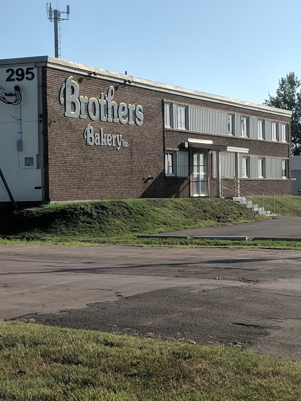 Brothers Bakery Inc | 295 Baig Blvd, Moncton, NB E1E 1E1, Canada | Phone: (506) 382-0414