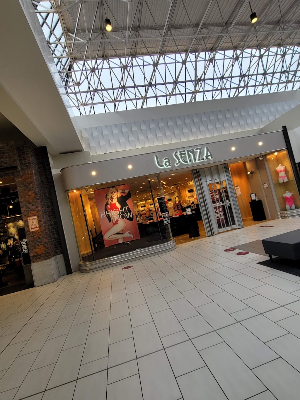 La Senza | 6331 North, Island Hwy N Unit 16, Nanaimo, BC V9T 4T7, Canada | Phone: (250) 390-2997