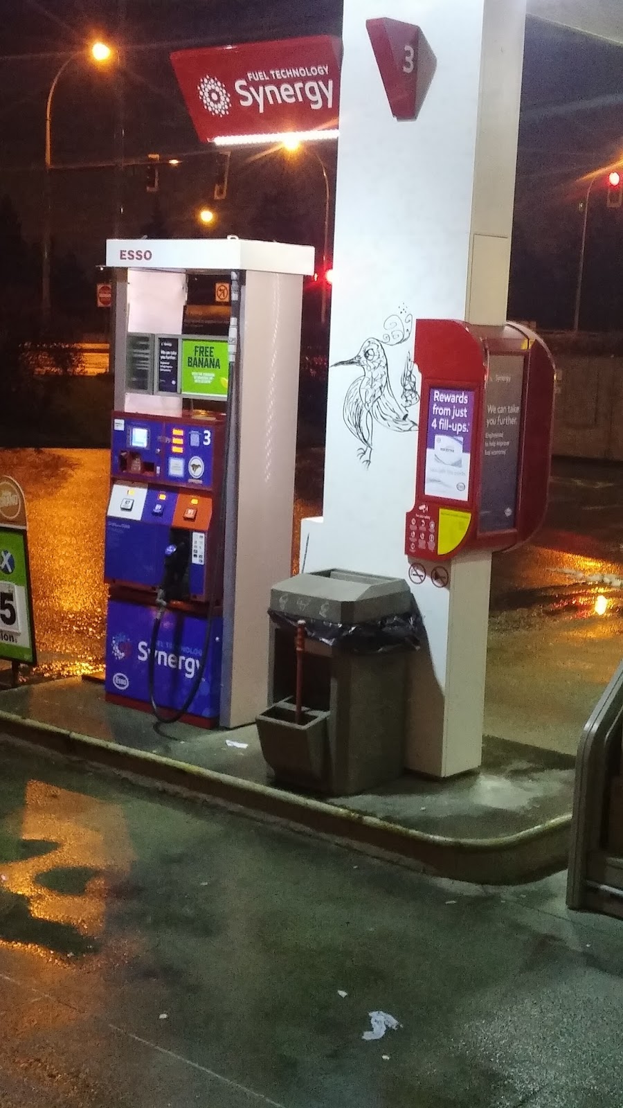 WESTVIEW ESSO 37882 | 2501 Westview Dr, North Vancouver, BC V7N 3W9, Canada | Phone: (604) 985-8249
