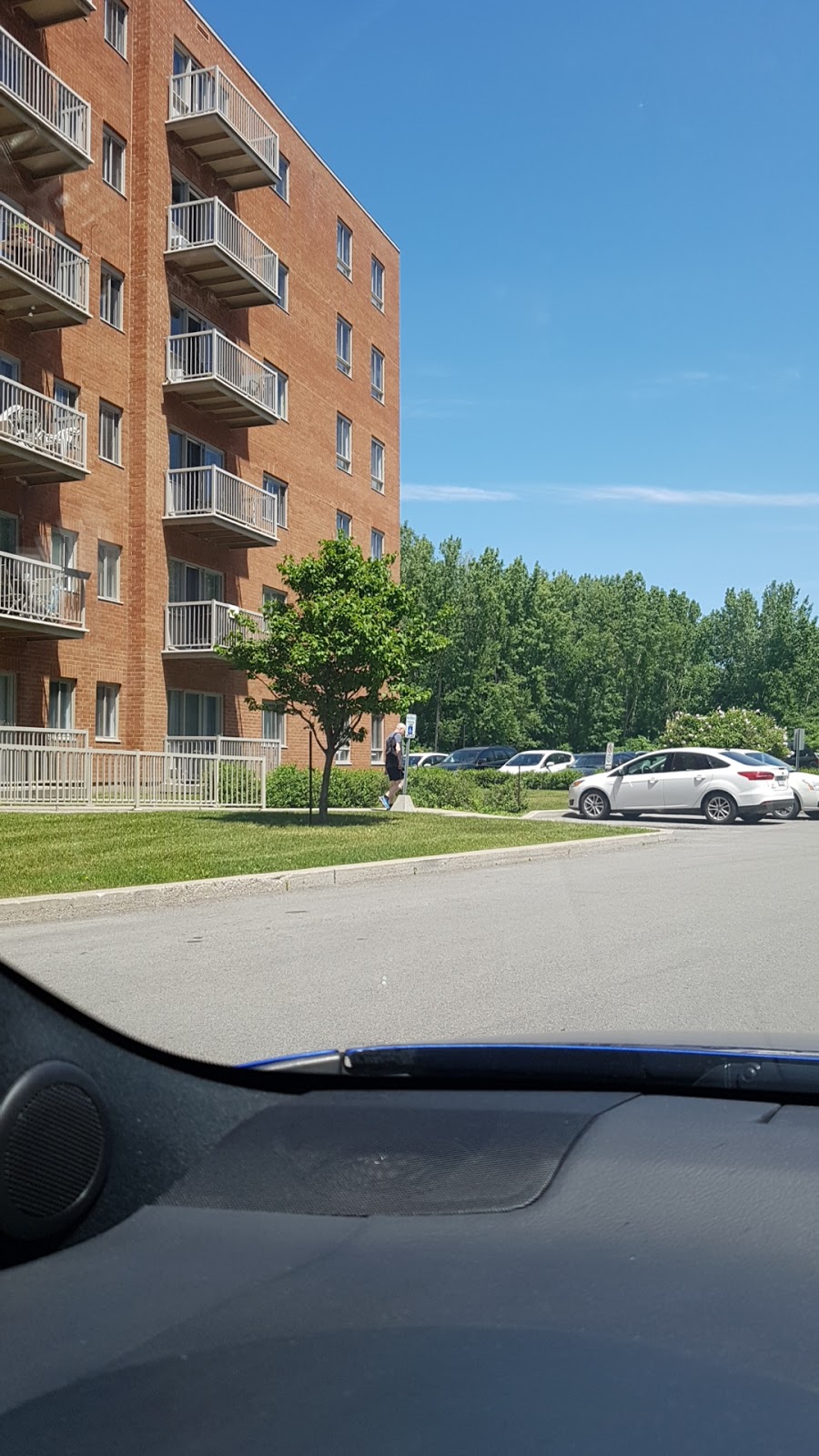 Fleetwood Residentials | 1605 Rue Fleetwood, Laval, QC H7N 0B4, Canada | Phone: (450) 933-1240