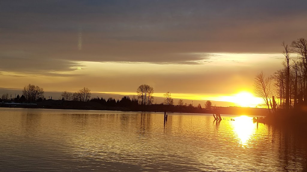 Waterfront Esplanade and Park | 1260 Quayside Dr, New Westminster, BC V3M 6E1, Canada | Phone: (604) 521-3711