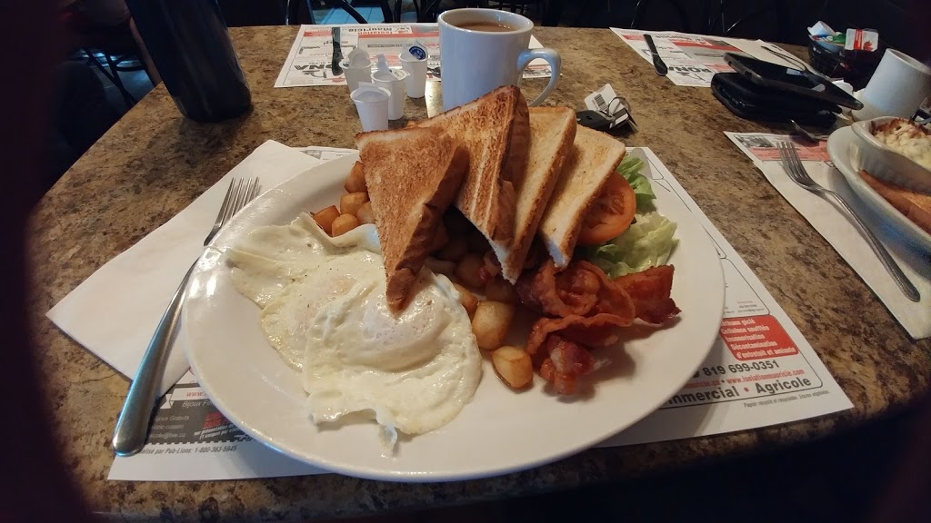 Restaurant Chez Ti-Poil | 392 Rte 153, Saint-Tite, QC G0X 3H0, Canada | Phone: (418) 365-6680