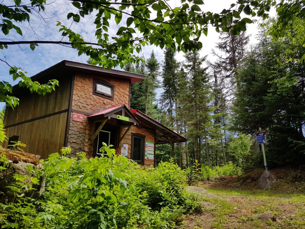 Refuge le Branchu (lac Simon) | Unnamed Road, Saint-Donat-de-Montcalm, QC J0T 2C0, Canada | Phone: (888) 783-6628