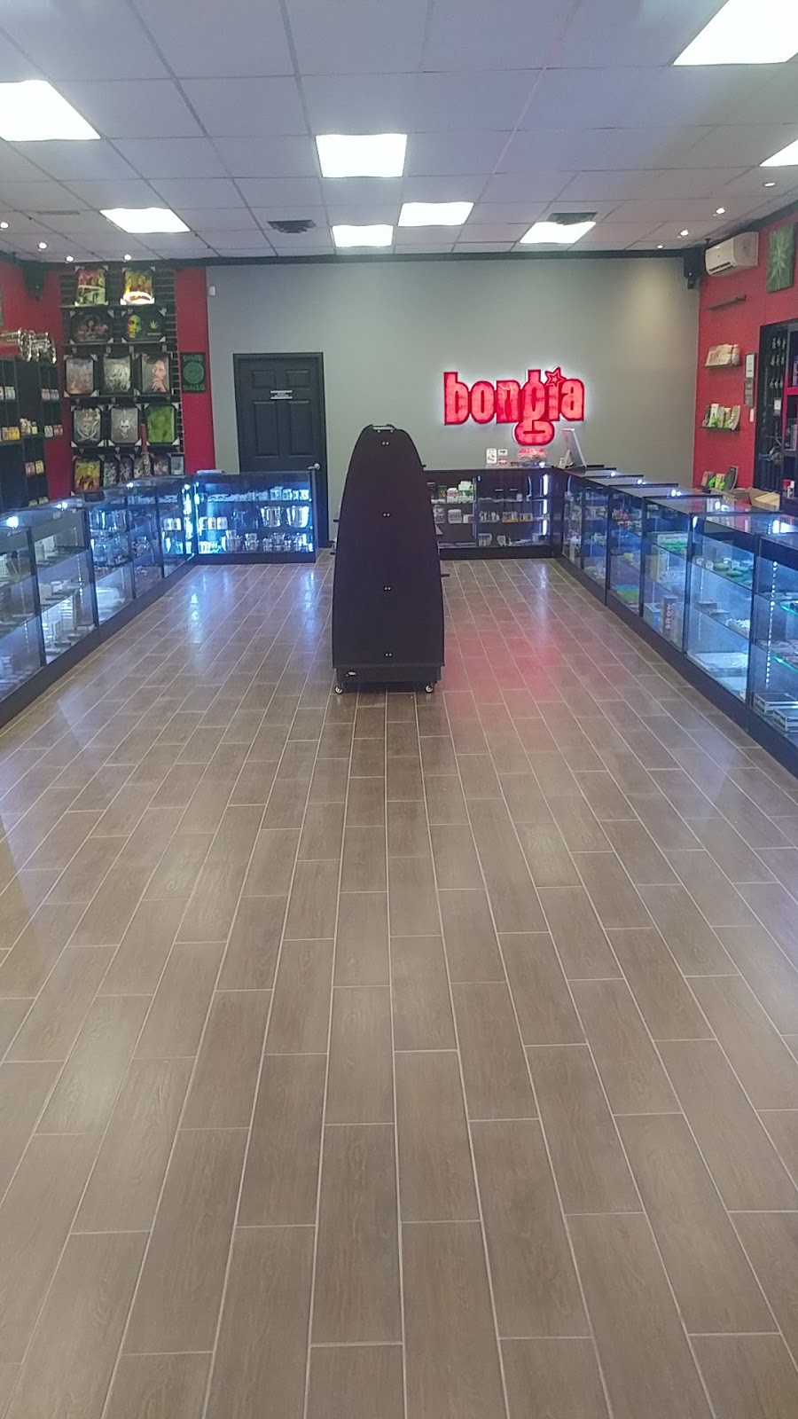 Boutique Bongia • St-Hubert | 5792 Grande Allée, Saint-Hubert, QC J3Y 1B2, Canada | Phone: (450) 443-6820