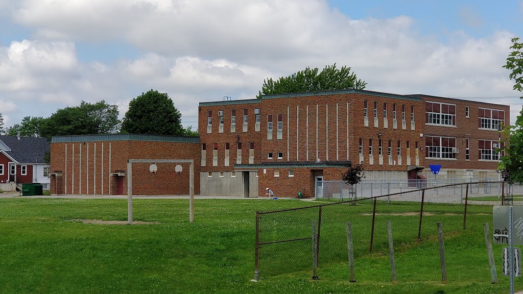 Blessed Sacrament Separate School | 1063 Oxford St E, London, ON N5Y 3L4, Canada | Phone: (519) 675-4411