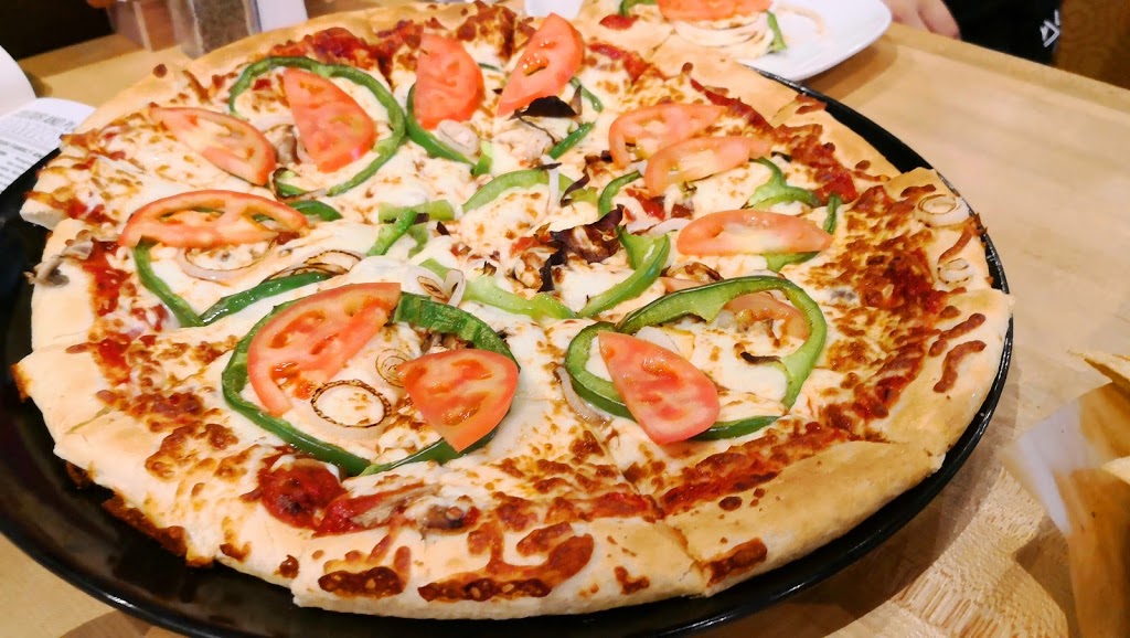Boston Pizza Bingemans | 425 Bingemans Centre Dr, Kitchener, ON N2B 3X7, Canada | Phone: (519) 745-8888