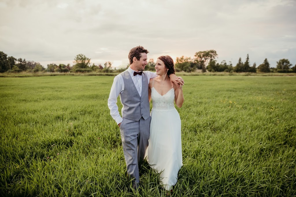 Photography by Laura Elizabeth | 23 Westlake Ct, Cameron, ON K0M 1G0, Canada | Phone: (705) 340-8940