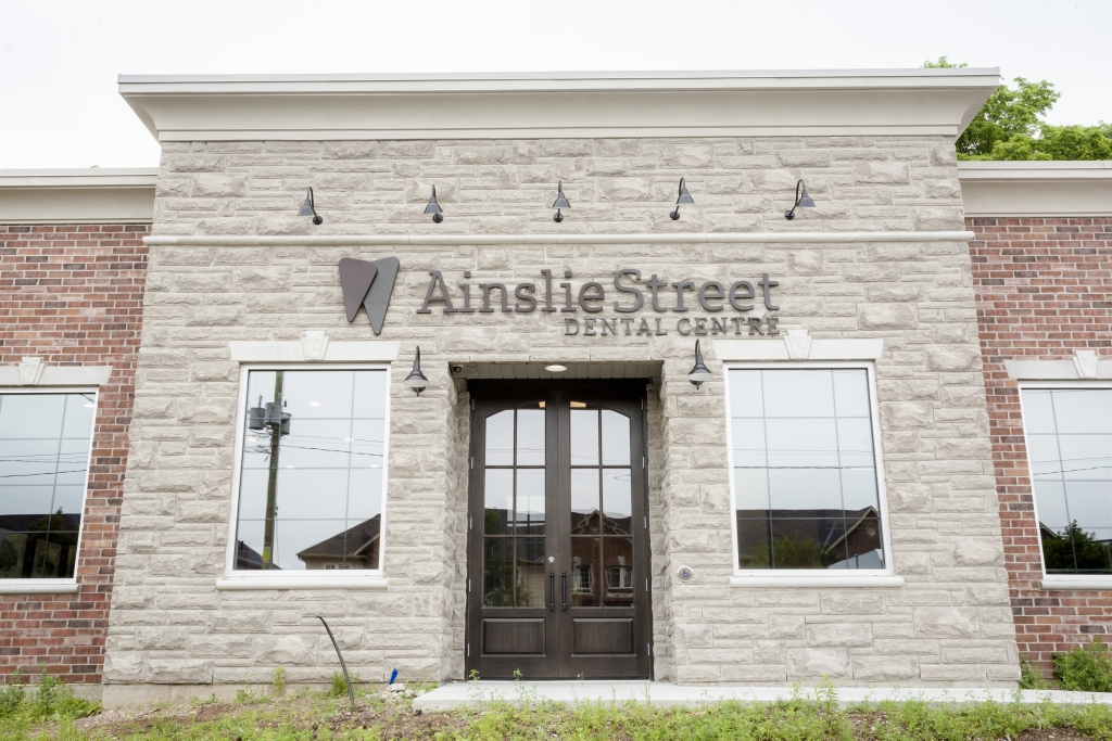 Dr Pinchin Implant Dentistry | 275 Ainslie St S, Cambridge, ON N1R 3L3, Canada | Phone: (519) 621-1270