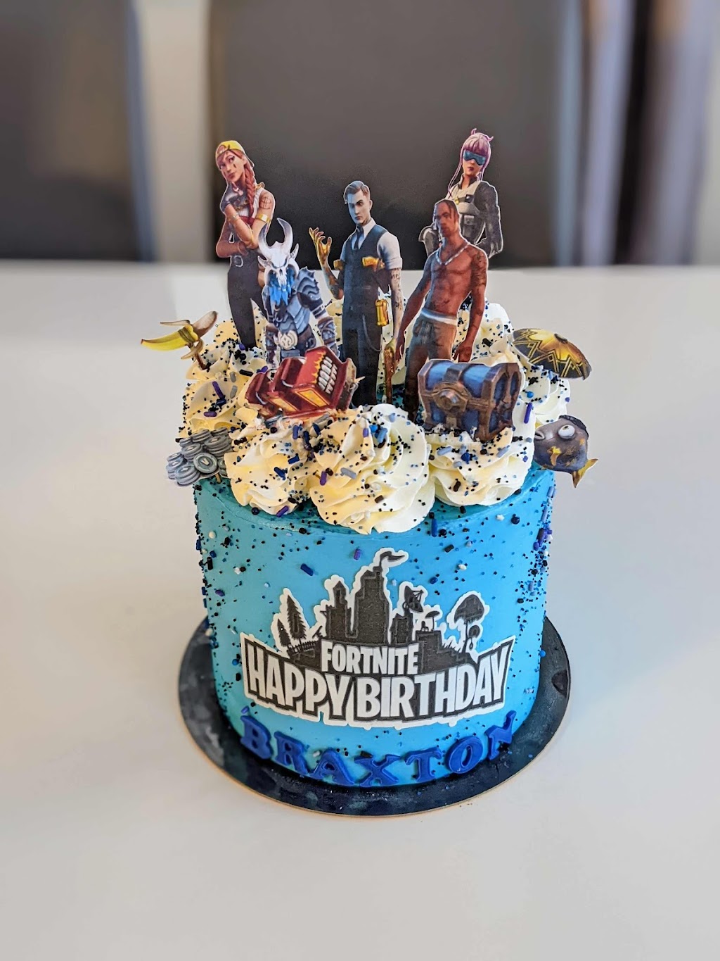 Treats by Mandy Custom cakes | 202 Parkin Cir, Gloucester, ON K1T 4G4, Canada | Phone: (613) 277-8842